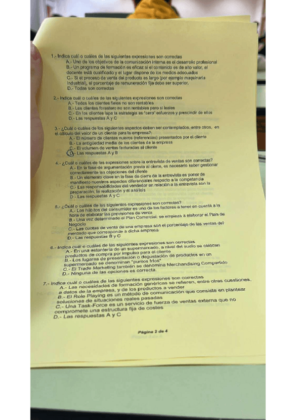 Miniatura del documento Direccion-ComercialExamen-Enero-2023.pdf