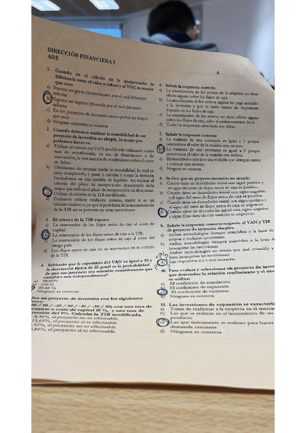 Miniatura del documento DFIExamen-final-Enero.pdf