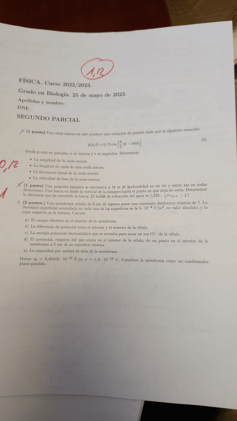 Miniatura del documento Examen-Fisica-2223.jpeg