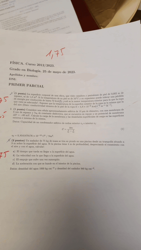 Miniatura del documento Examen-Fisica-2223.jpeg
